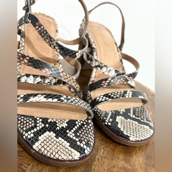 Madewell The Edie Sandal in Snake Embossed Leather 8 - Picture 9 of 11